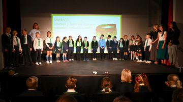 První assembly základní školy s předáváním třídních kamenů